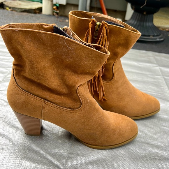 New Women’s Light Brown Booties - Picture 2 of 4